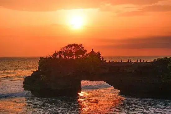 Tanah Lot Temple: Sunset Guide 2026